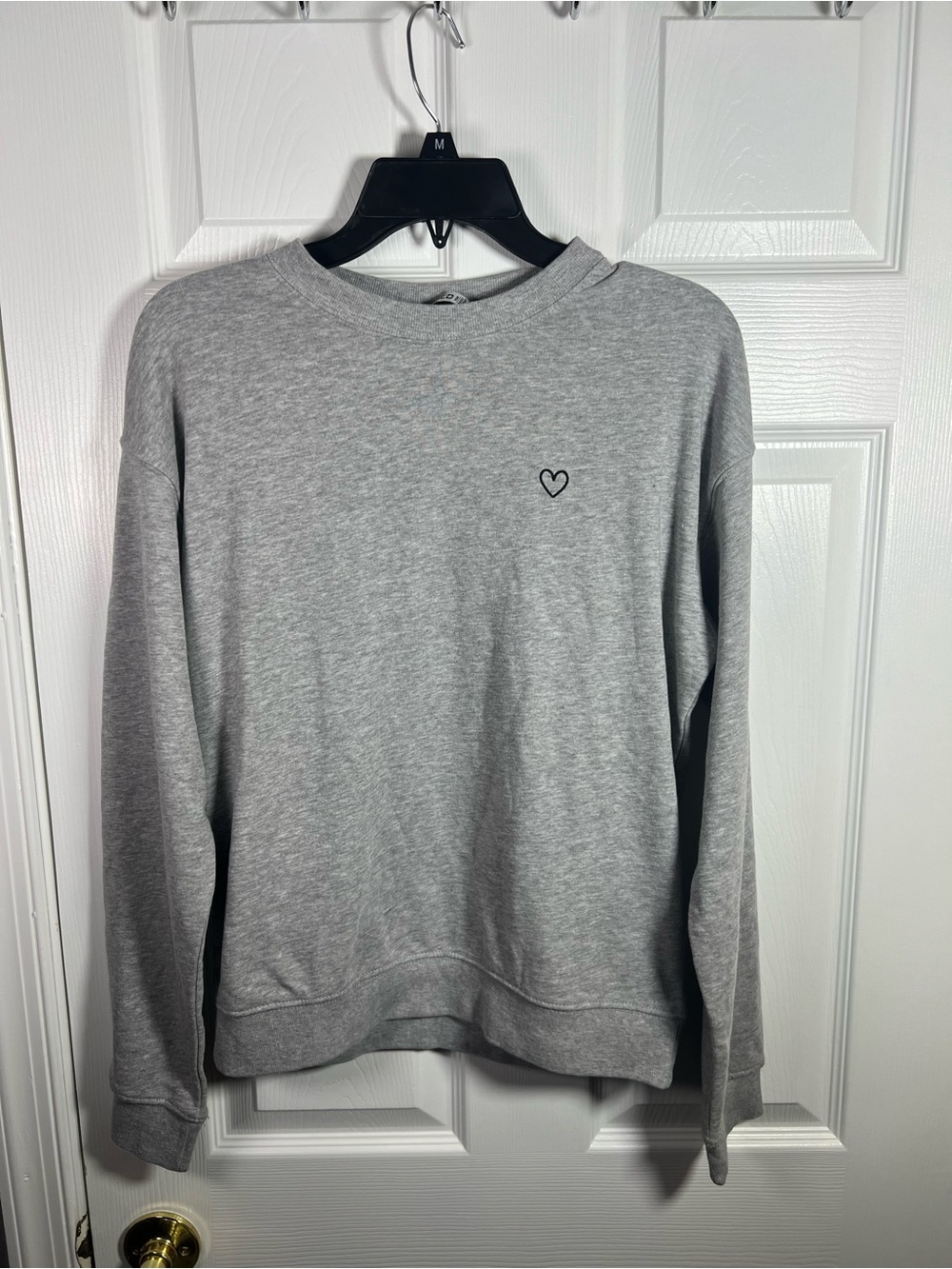 H&M Divided Gray Crewneck Sweatshirt sz Small Heart Basic Casual